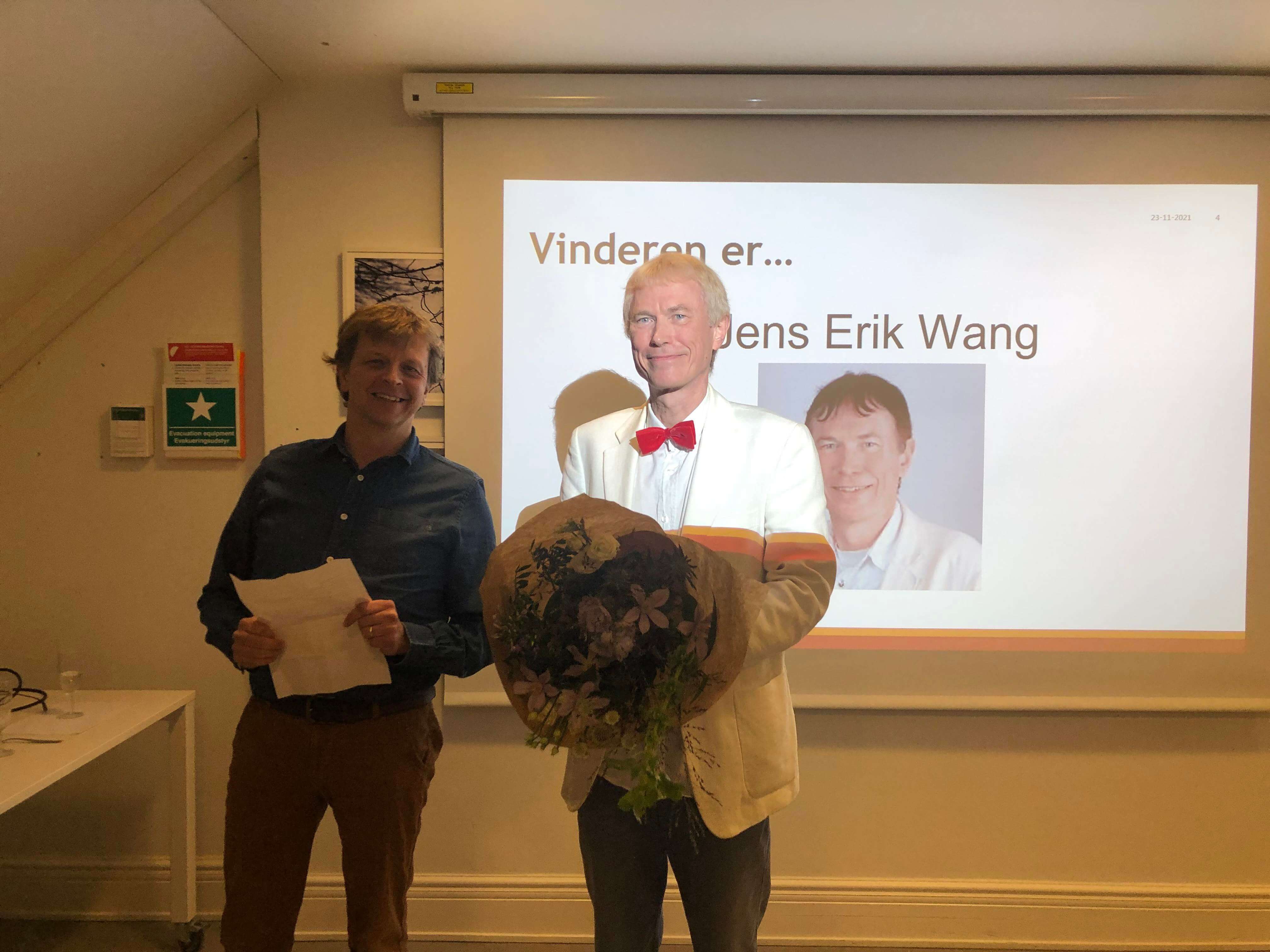 Jens Erik Wang overrækkes Den Usynlige Hånd