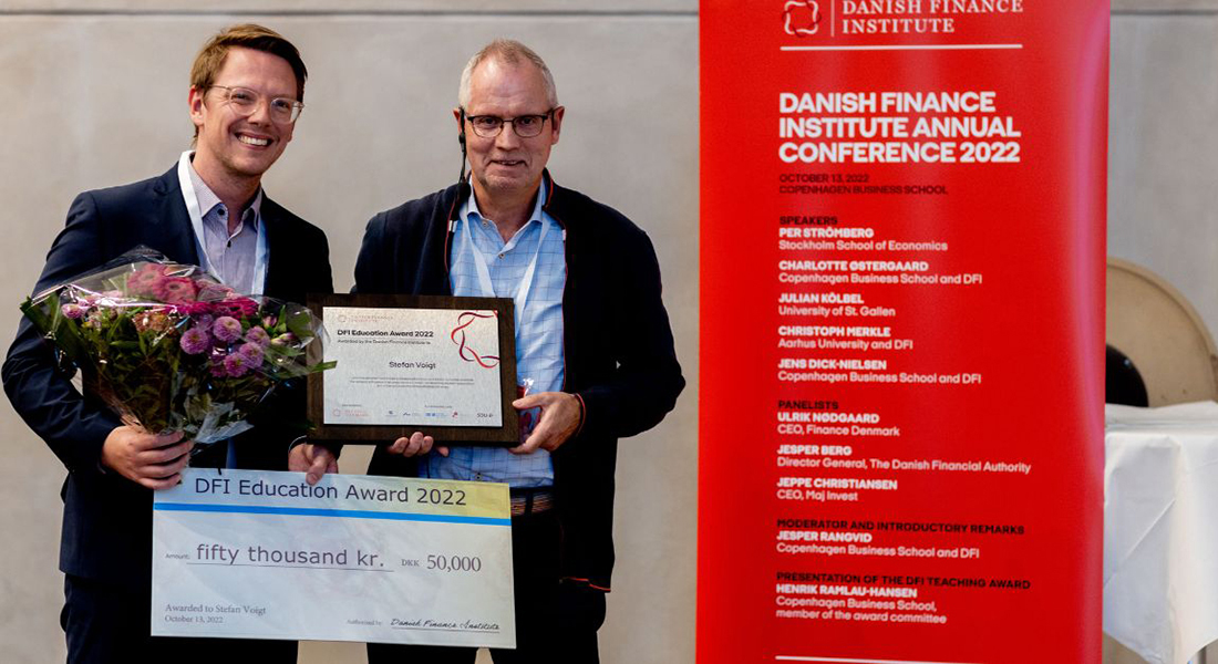 Stefan Voigt receives the education award